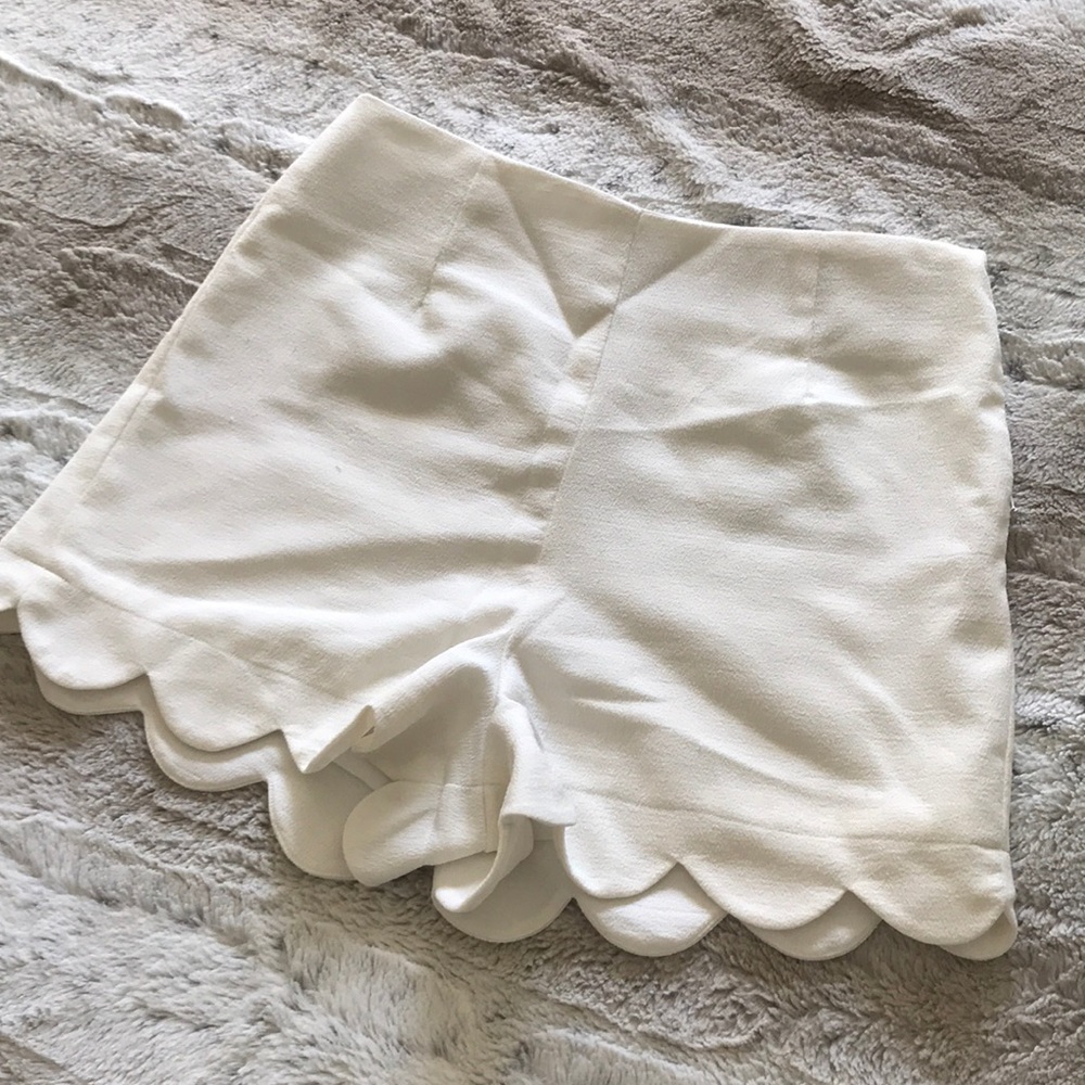 Super cute high waisted shorts with frills!